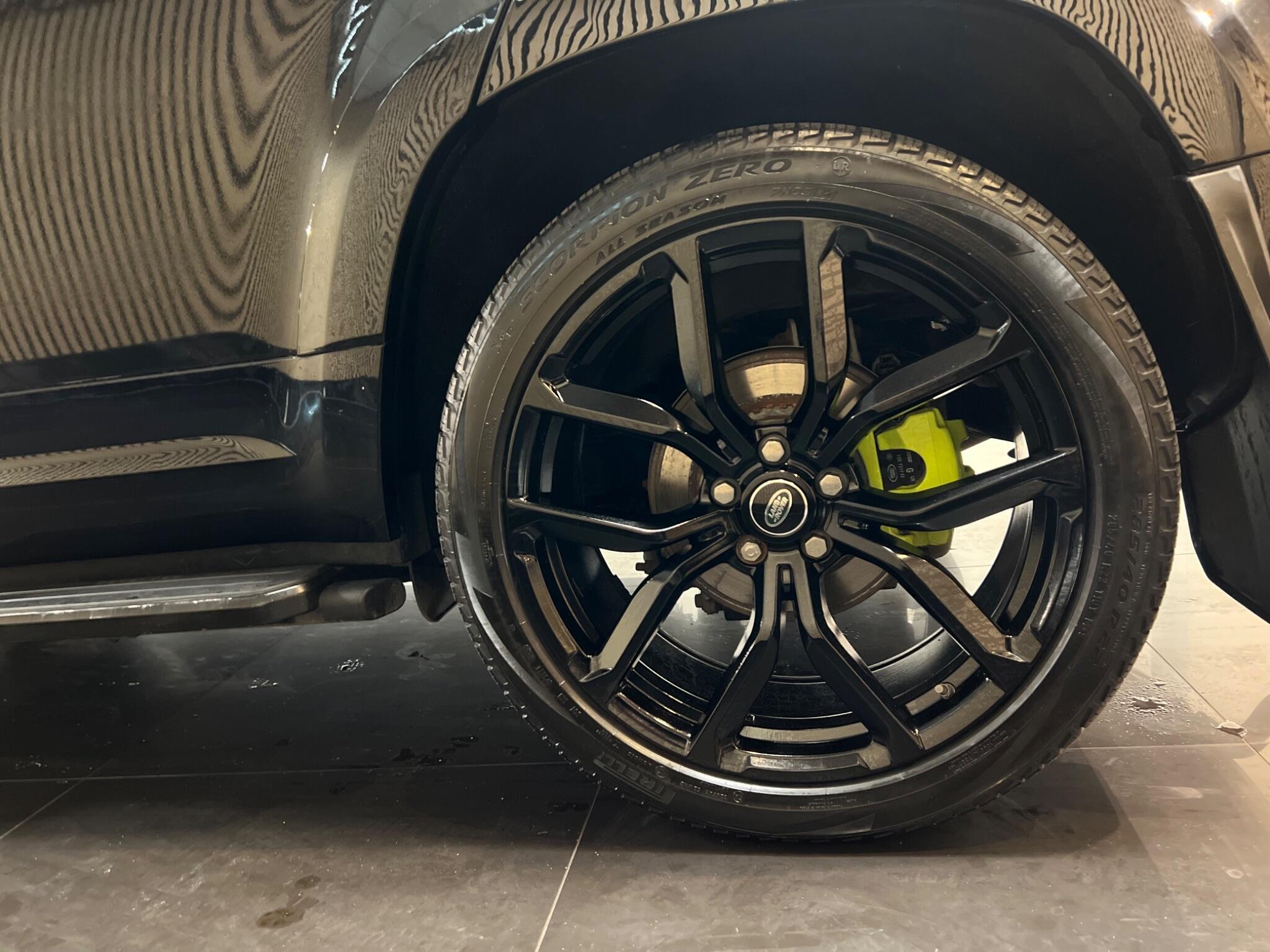 Land Rover Defender 110